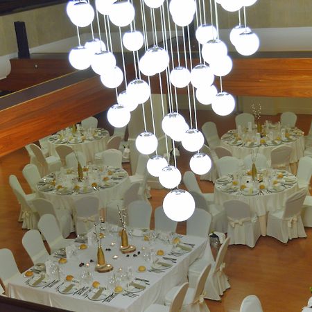Fc Infantas De Leon Hotel Luaran gambar