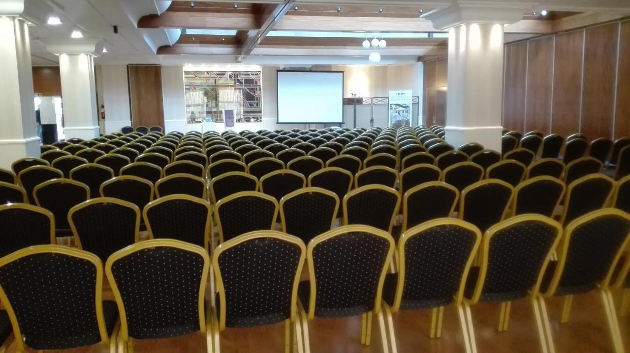 Fc Infantas De Leon Hotel Luaran gambar