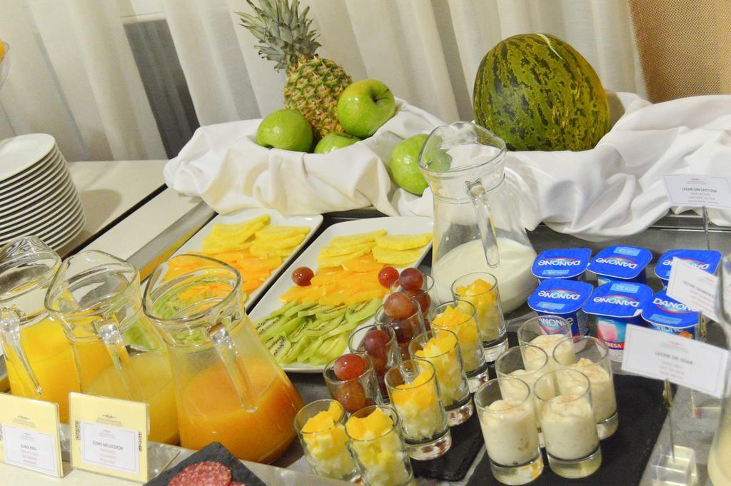 Fc Infantas De Leon Hotel Luaran gambar